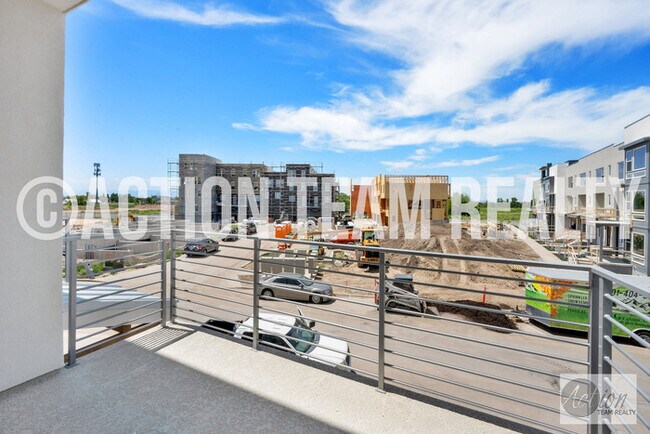 Building Photo - New Townhome in Farmington!