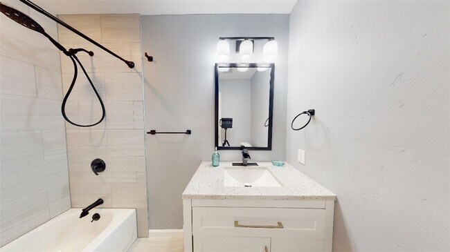 Building Photo - 3906 Sioux Cir