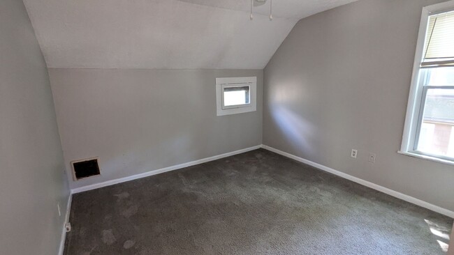 Building Photo - 498 Gage St
