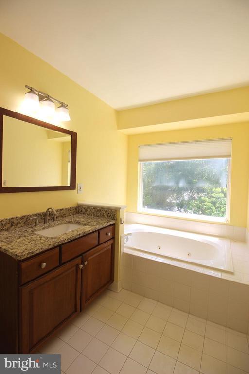 Building Photo - 12058 Edgemere Cir