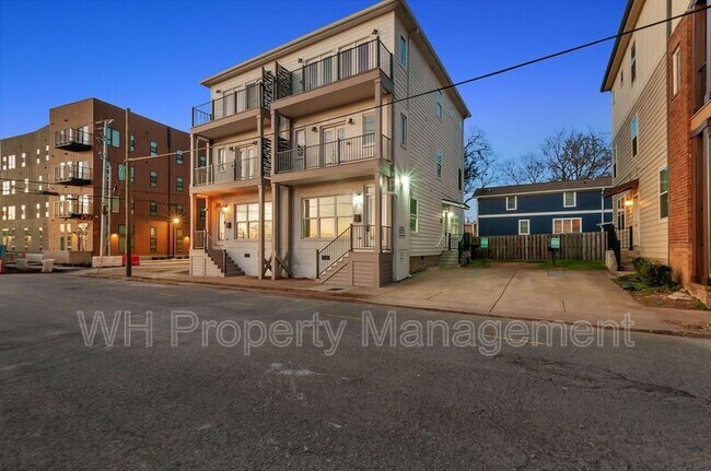 Building Photo - 123 Berry St