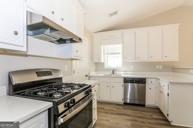 Building Photo - 125 Waters Edge Dr