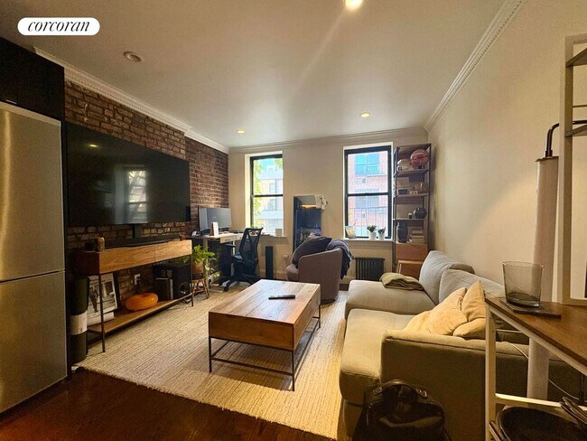 Primary Photo - 254 W 15th St