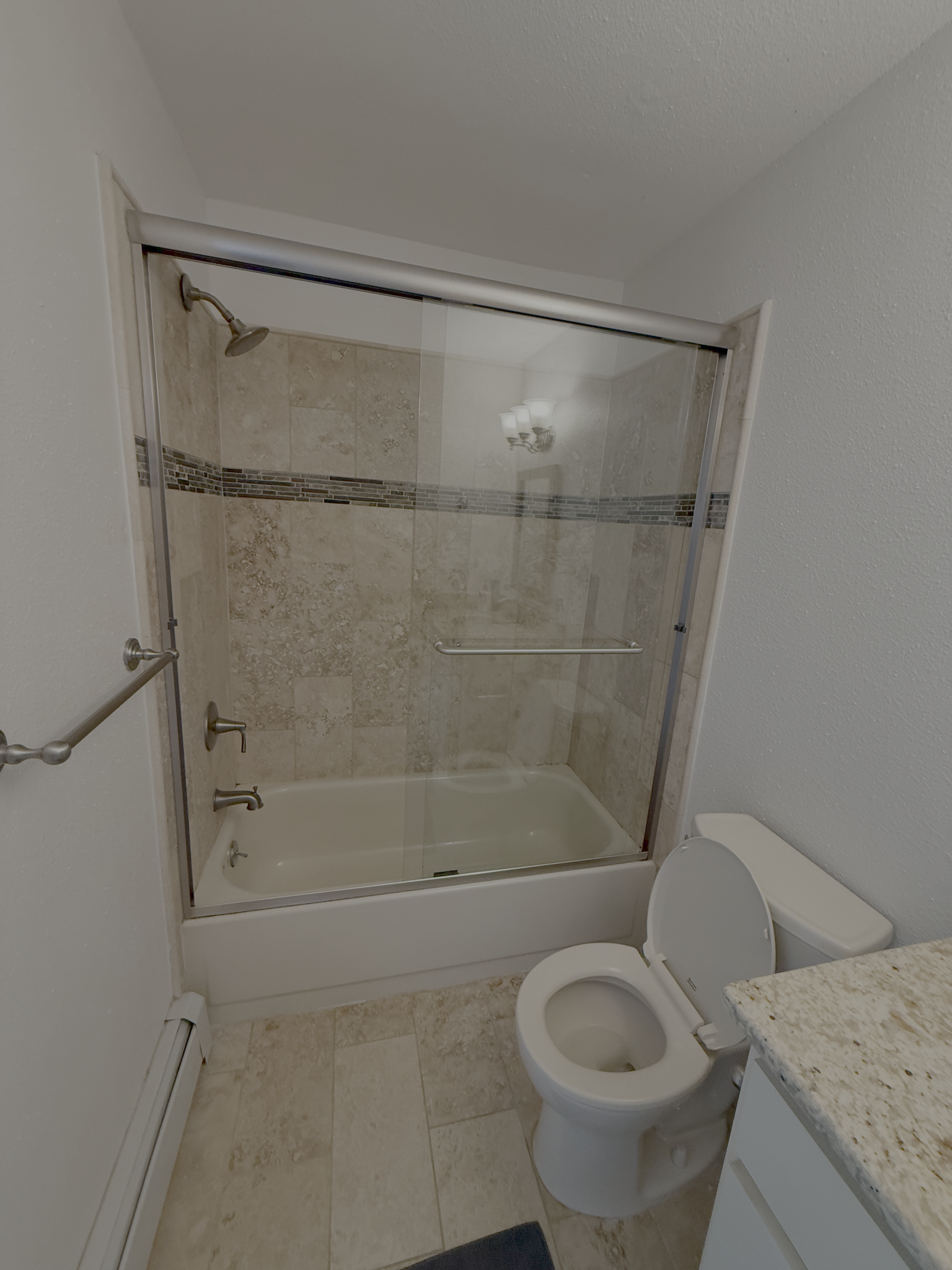 upstairs bath 2 - 4626 MacArthur Ln