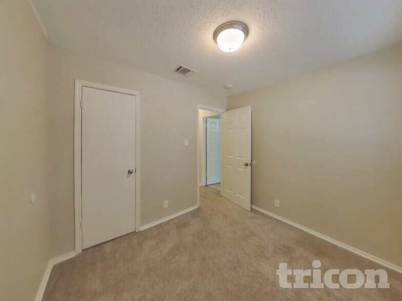 Building Photo - 10223 Canton Fld Dr