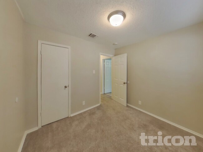 Building Photo - 10223 Canton Fld Dr