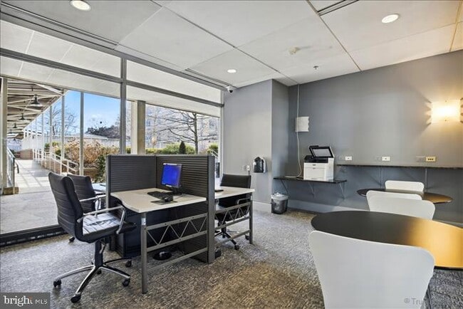 Building Photo - 800 4th St SW