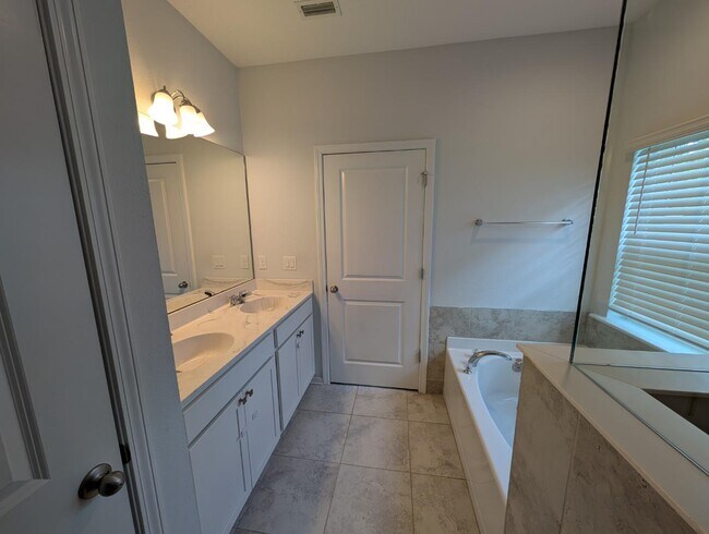 Building Photo - 1456 Autumn Pines Drive