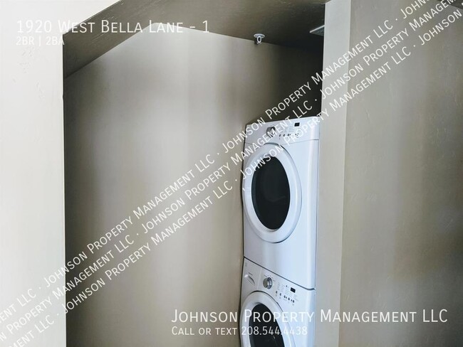 Building Photo - 1920 W Bella Ln