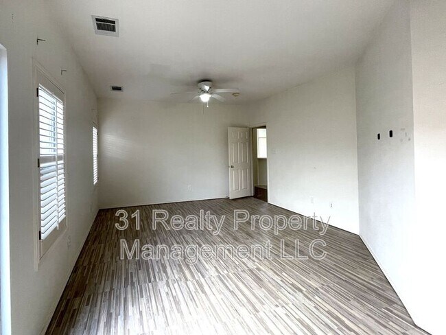 Building Photo - 4108 Hedgerow Dr