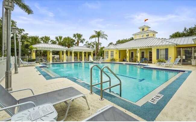 Building Photo - ANNUAL UNFURNISHED 2 bed 2 bath ground flo...
