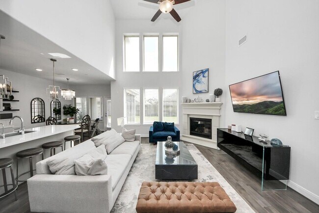 Building Photo - 8922 Golden Mist Dr