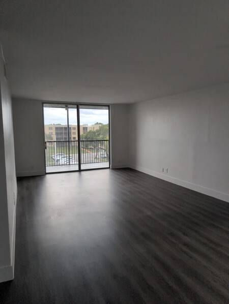 Building Photo - 2.0 bedroom in Lauderdale Lakes Florida 33311
