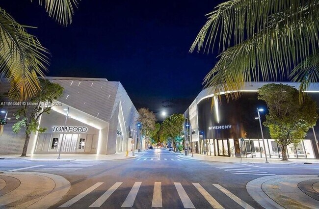 Building Photo - 524 NE 65th St