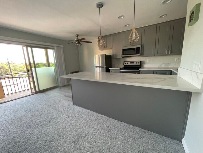 Building Photo - 7555 Linda Vista Rd