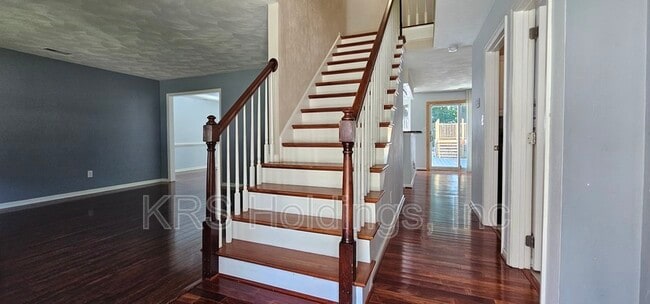 Building Photo - 25 Gallaer Ct