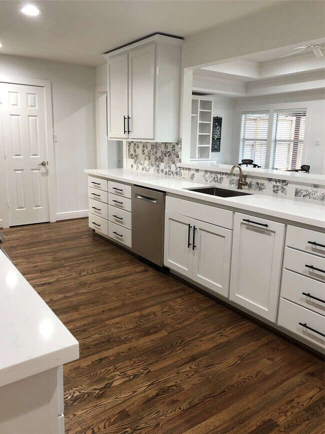 Building Photo - 1346 Chantilly Ln