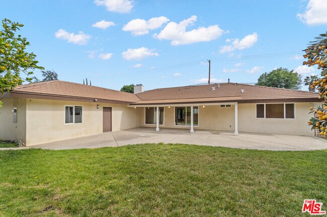Building Photo - 17633 Nordhoff St