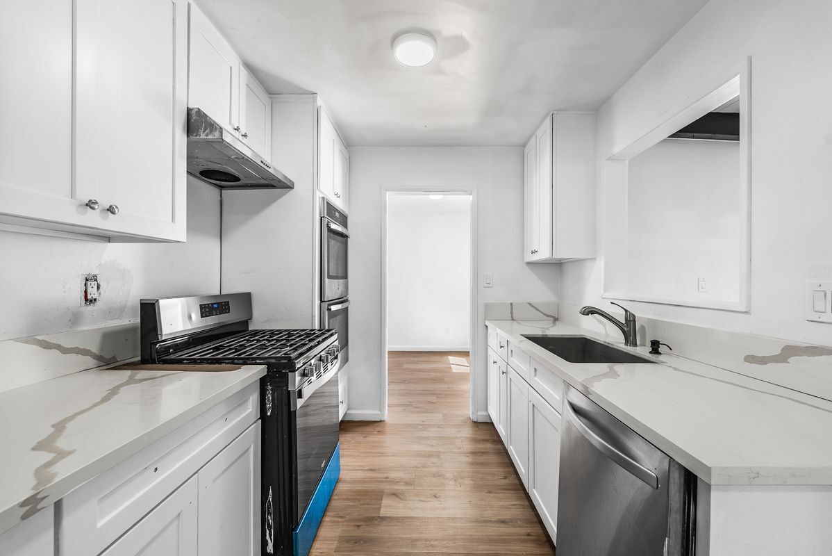 Building Photo - 442 Lightcap St