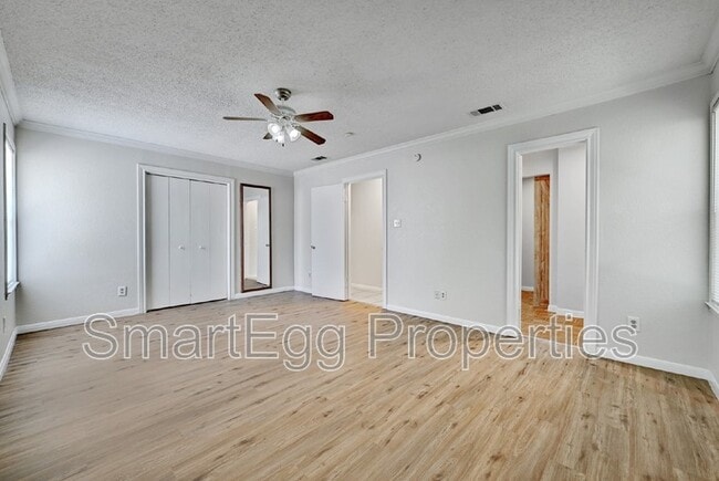 Building Photo - 1612 Broadmoor Dr