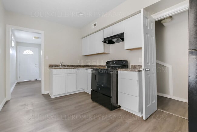 Building Photo - 2216 W Ormsby Ave