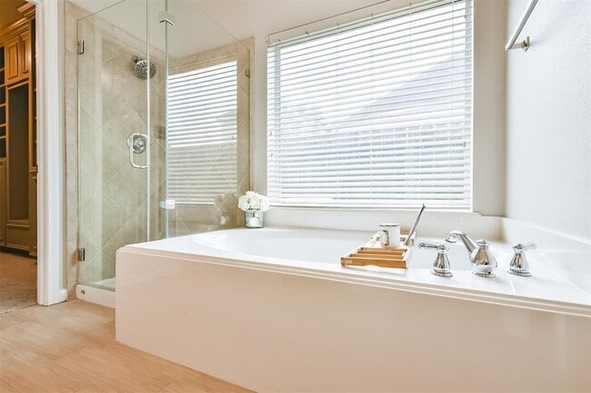 Building Photo - 13707 Elm Shores Dr