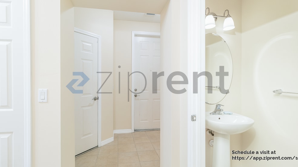 Building Photo - 10679 Regent Square Dr