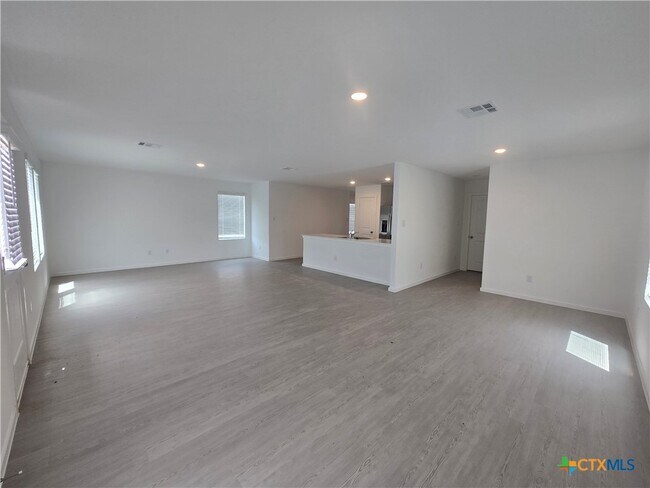 Building Photo - 5600 Geronimo St