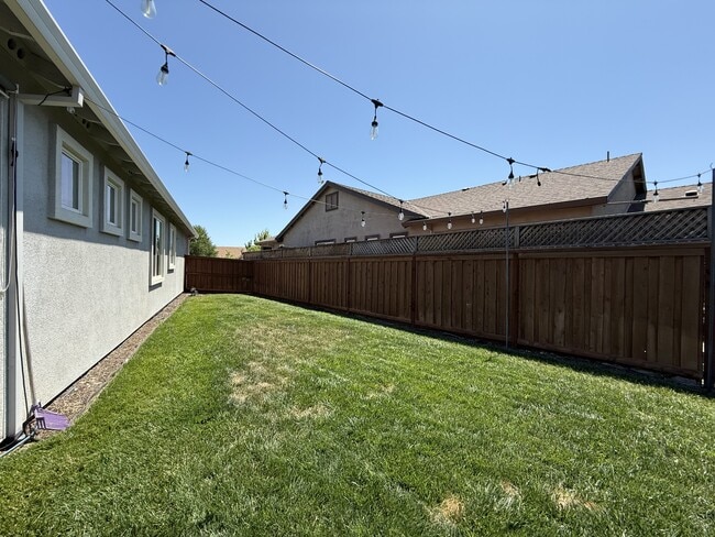 Building Photo - 3493 Rogue River Dr