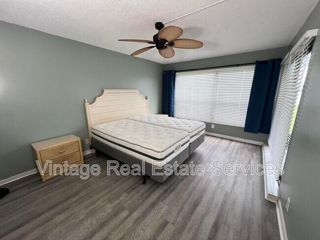 Building Photo - 6291 Bahia Del Mar Cir