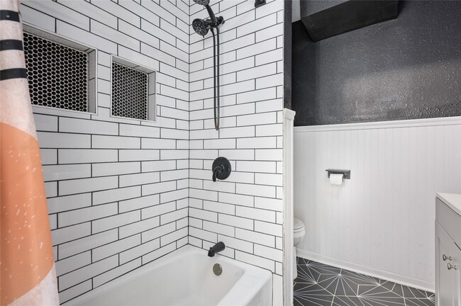 Building Photo - 1219 Park Ln