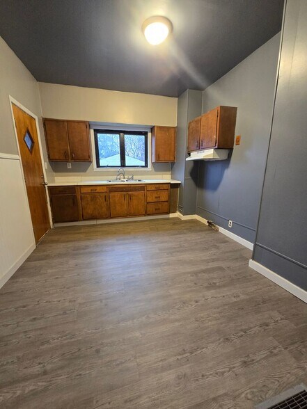 Building Photo - 98 Garfield St