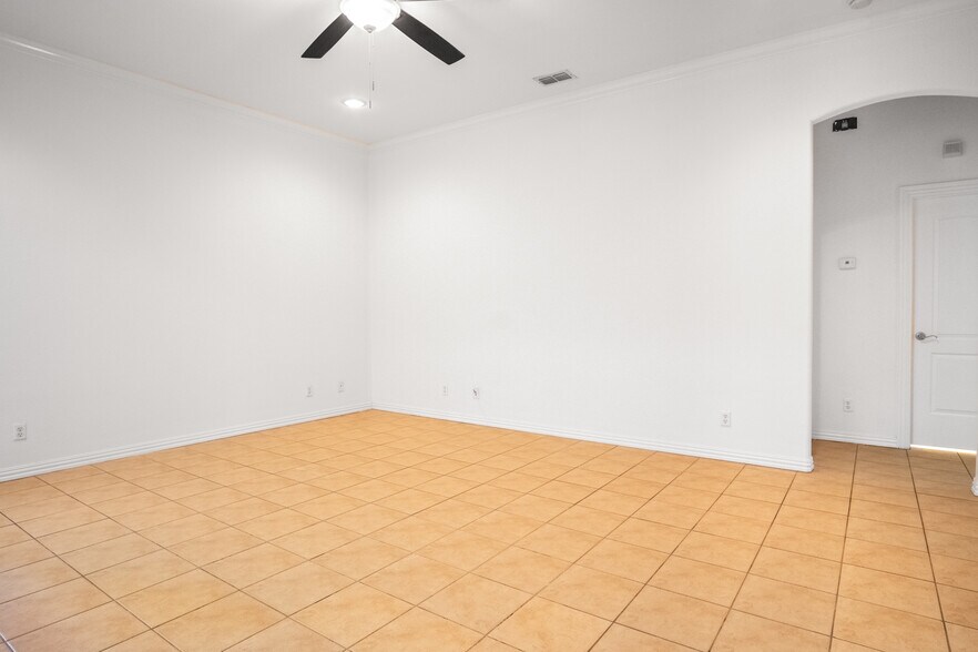 Building Photo - 3316 Zoe Ave