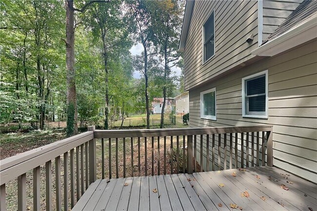 Building Photo - 211 Mill Pointe Dr