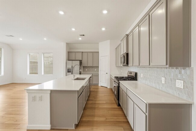 Building Photo - 6407 Amberwood Dr