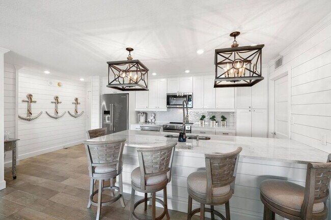 Building Photo - 420 64th Ave