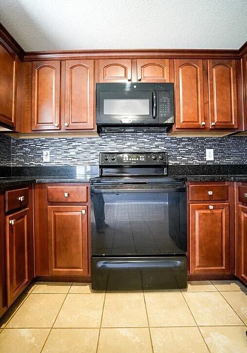 Building Photo - 853 E 167th Ct