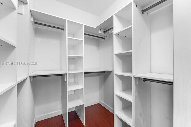 Building Photo - 239 SE 31st Terrace