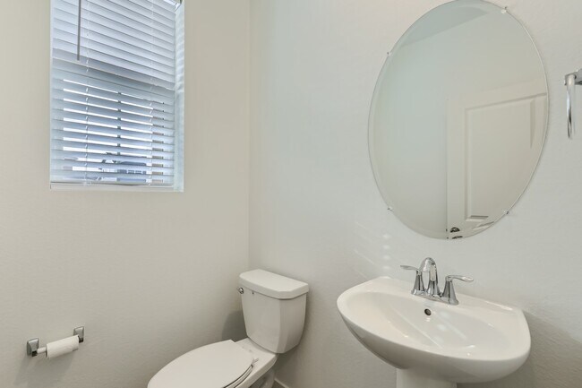 Building Photo - 637 Thistle Pl