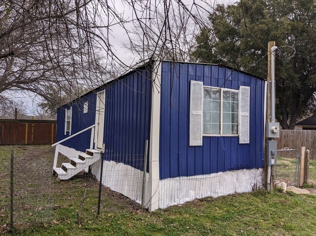 Building Photo - 904 Quail Run