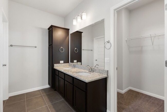 Building Photo - 3 Bedrooms and 2.5 Bathrooms located in Ca...