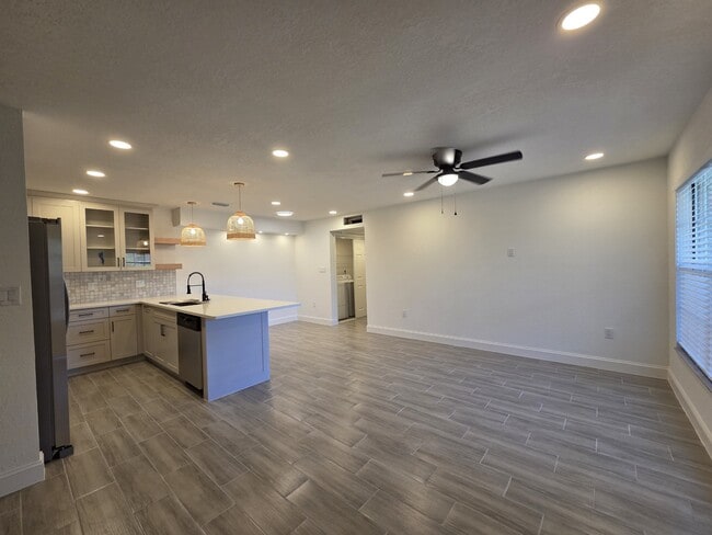 Building Photo - 2690 Coral Landings Blvd