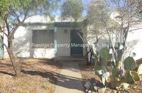 Building Photo - Tucson's Hidden Treasure!!