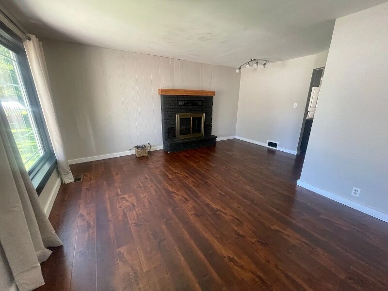 Building Photo - 124 S 400 W