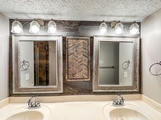 Building Photo - 3552 Plum Creek Trail NW