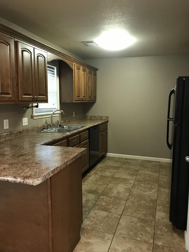 Building Photo - 1405 S 12th St