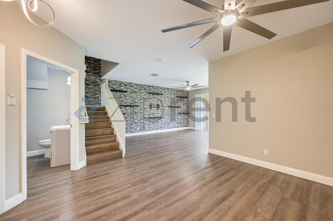 Building Photo - Unit