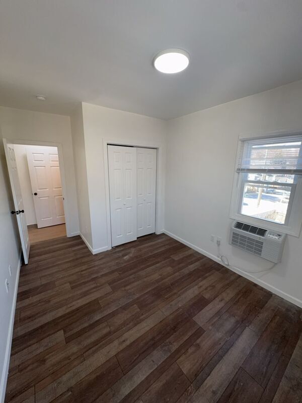 Building Photo - 730 N Main St