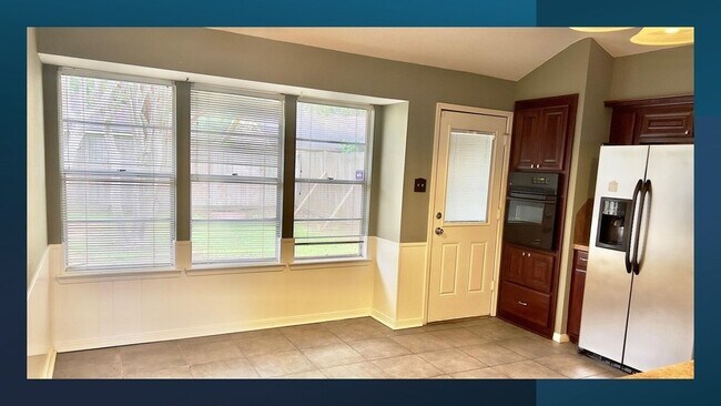 Building Photo - 439 Woodrail Dr