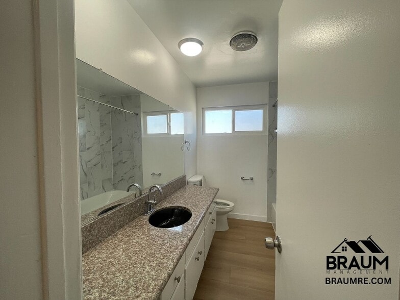 Building Photo - 6039 Whitsett Ave